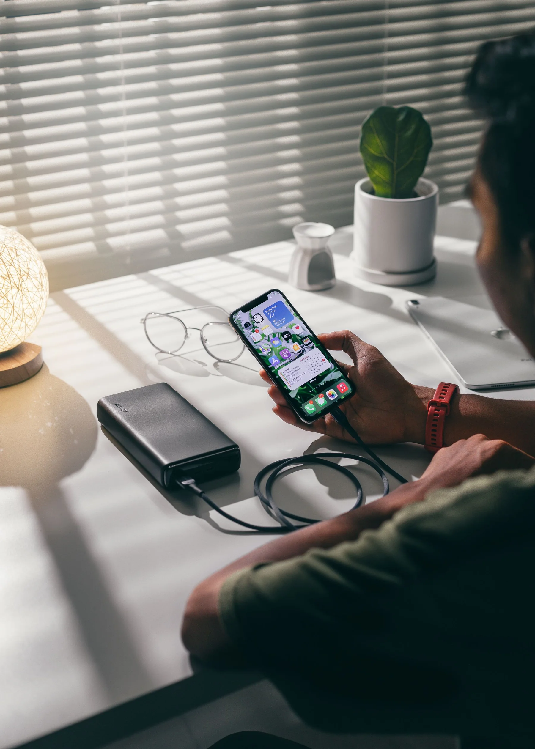 Photograph of a phone and power bank